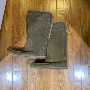 Sanuk boots